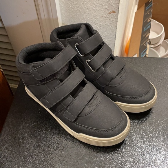 Boy SneakerNew from children’s place brand size 4 - Picture 5 of 5